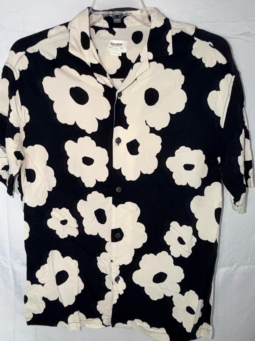 Pull&Bear Men’s flower print shirt in black